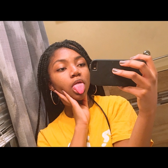 Meet your Posher, Zora - Picture 1 of 1